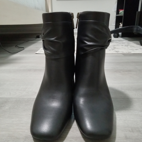 Brand new black woman's size 6 ankle boots - Picture 2 of 3